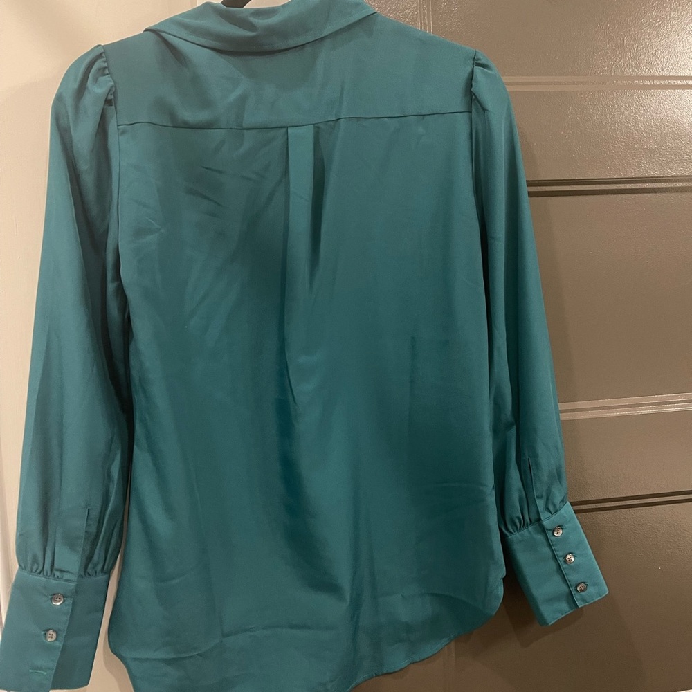 Like new Untuckit Women’s Teal Blouse, Size 0
